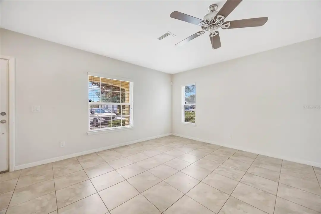 Apartment in Riverview - View 4