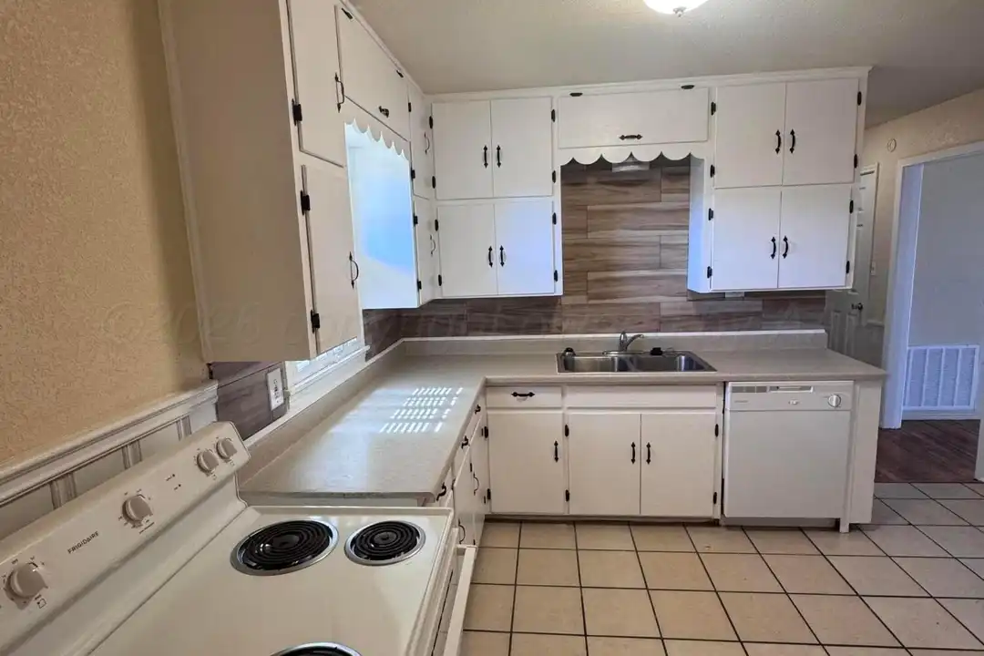 3401 Lynette Dr - View 6