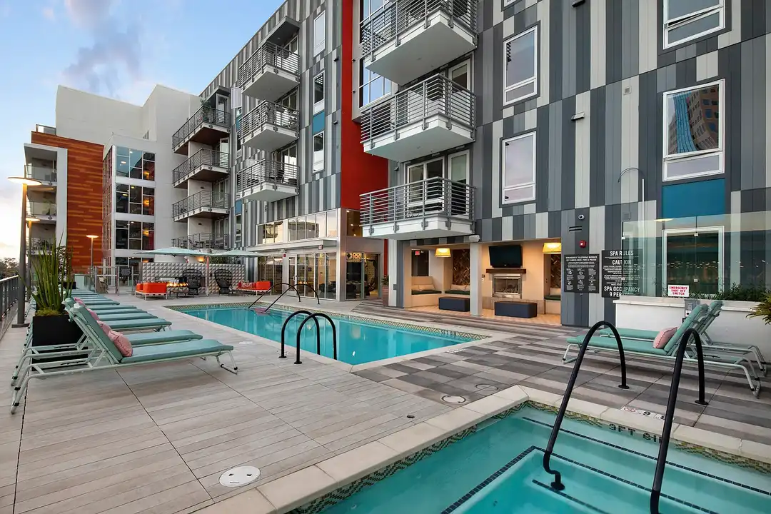 AMLI Park Broadway - 245 W Broadway - Long Beach, CA | Rent.