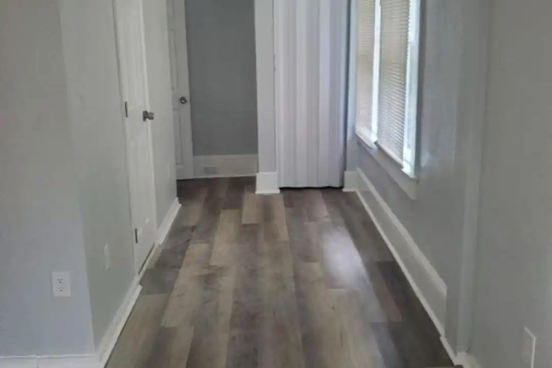 664 Escambia St – další