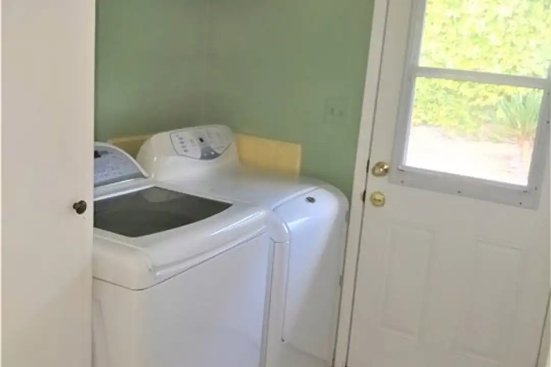 1205 Sierra Madre Blvd - More