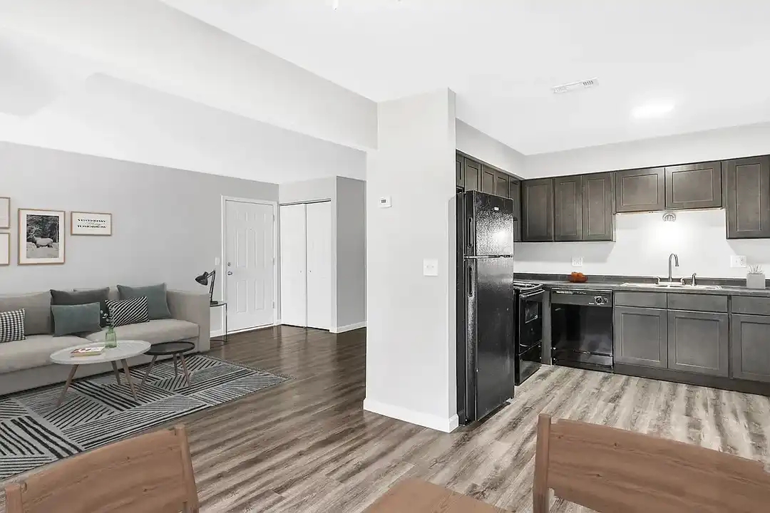 Auburn West Apartments – photo 1