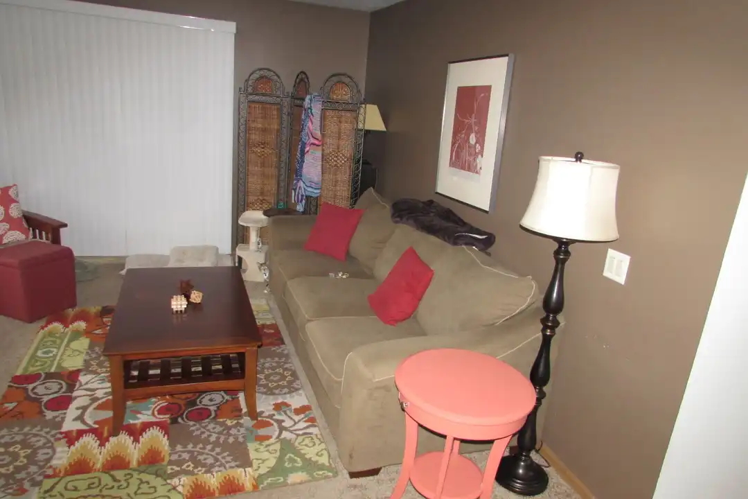 18 Woodridge Ct unit Unit #4 – photo 1