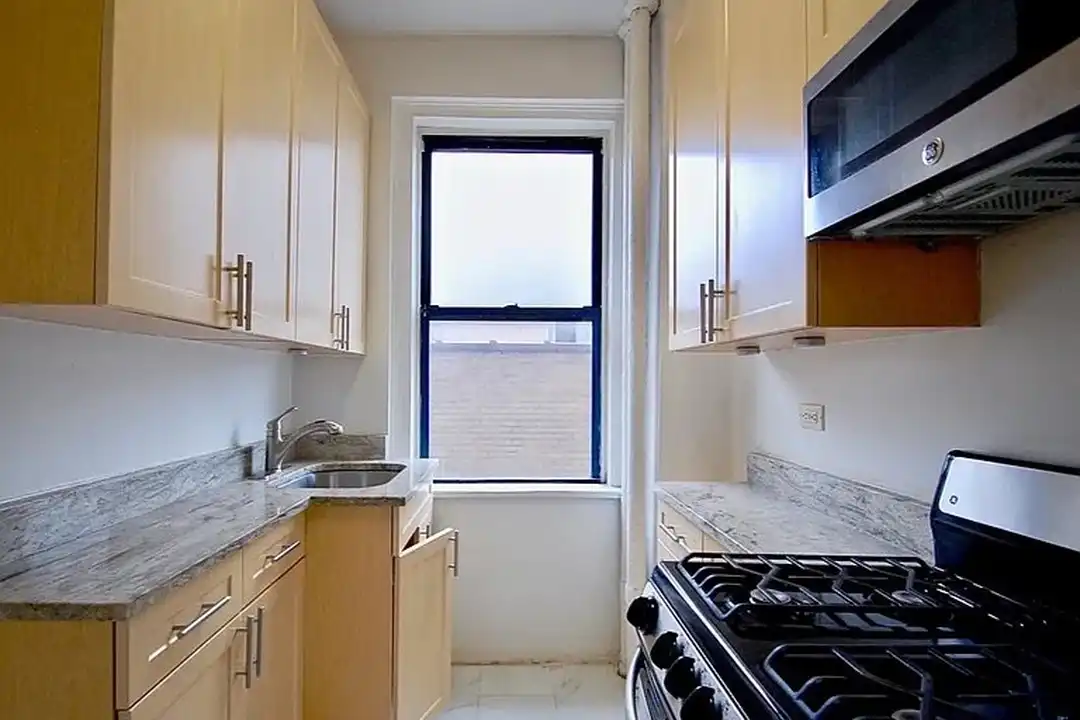639 W 173rd St unit apt4B - View 4