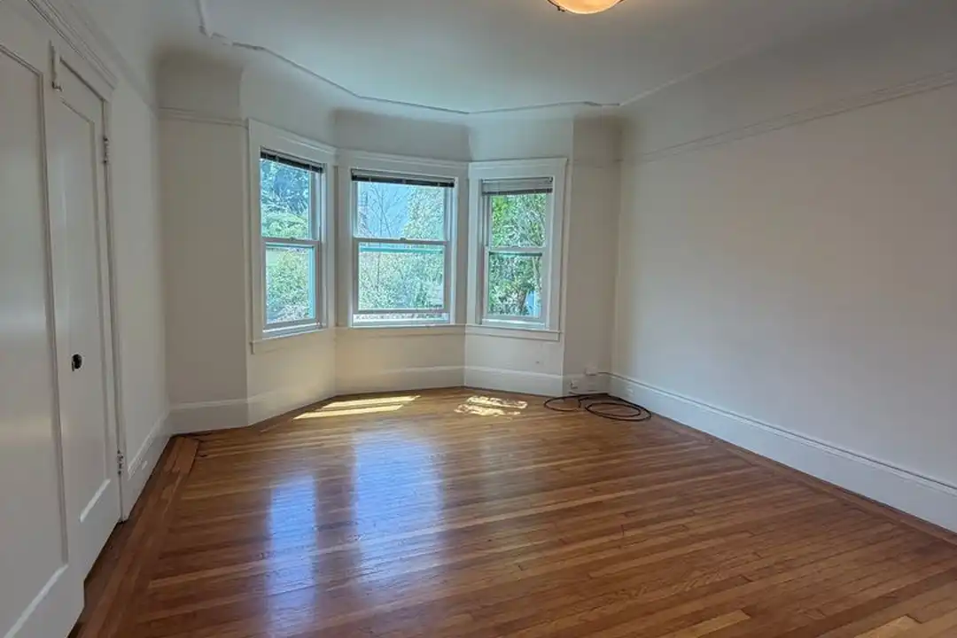 3232 Gough St unit 2 - View 4