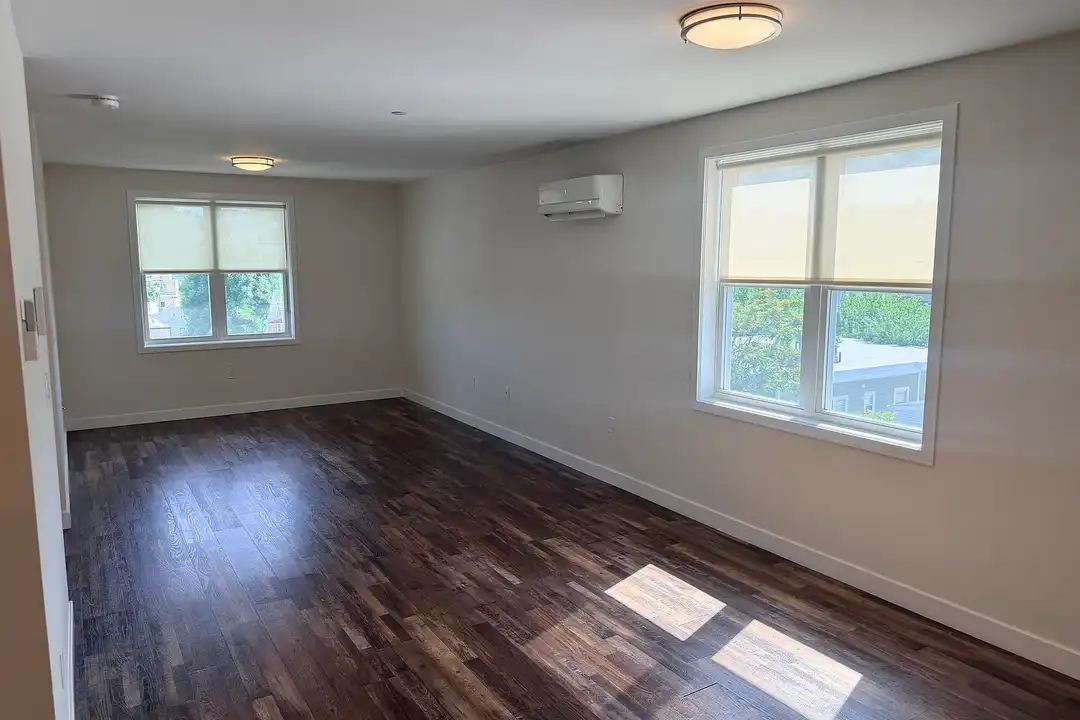 123 Shirley Ave – photo 1