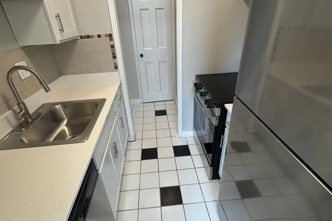 2501 Kemper Rd – photo 1