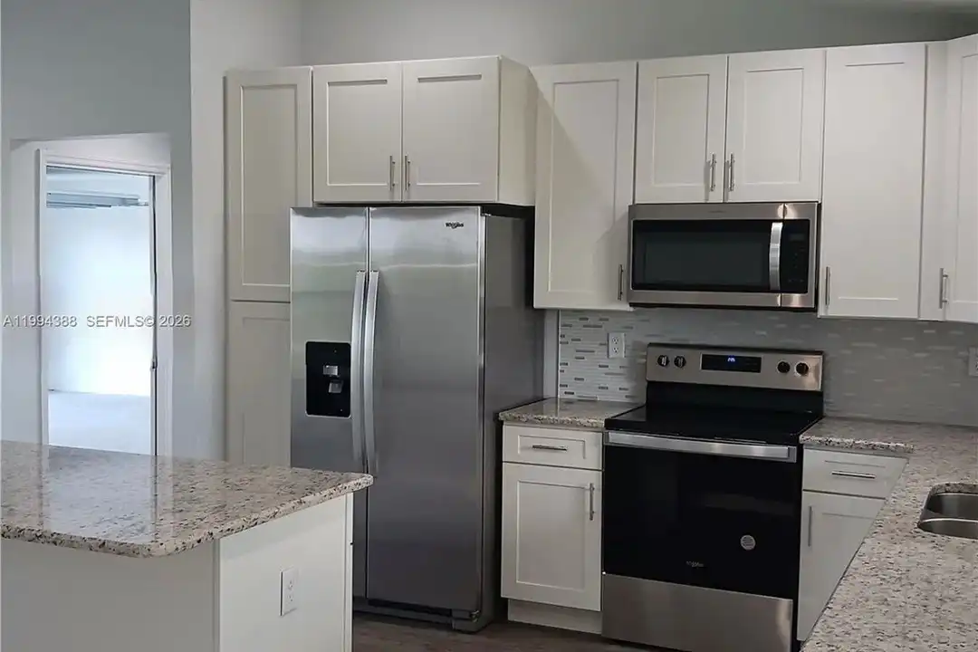 634 Royce Rd - View 3