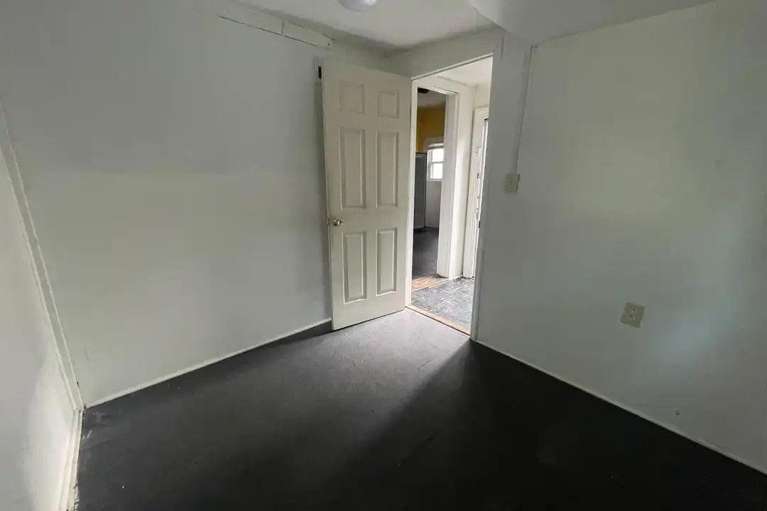 12 Rutgers Pl - More