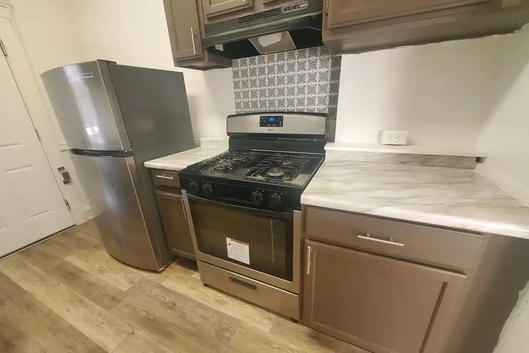 1446 E 115th St unit 4 – photo 1