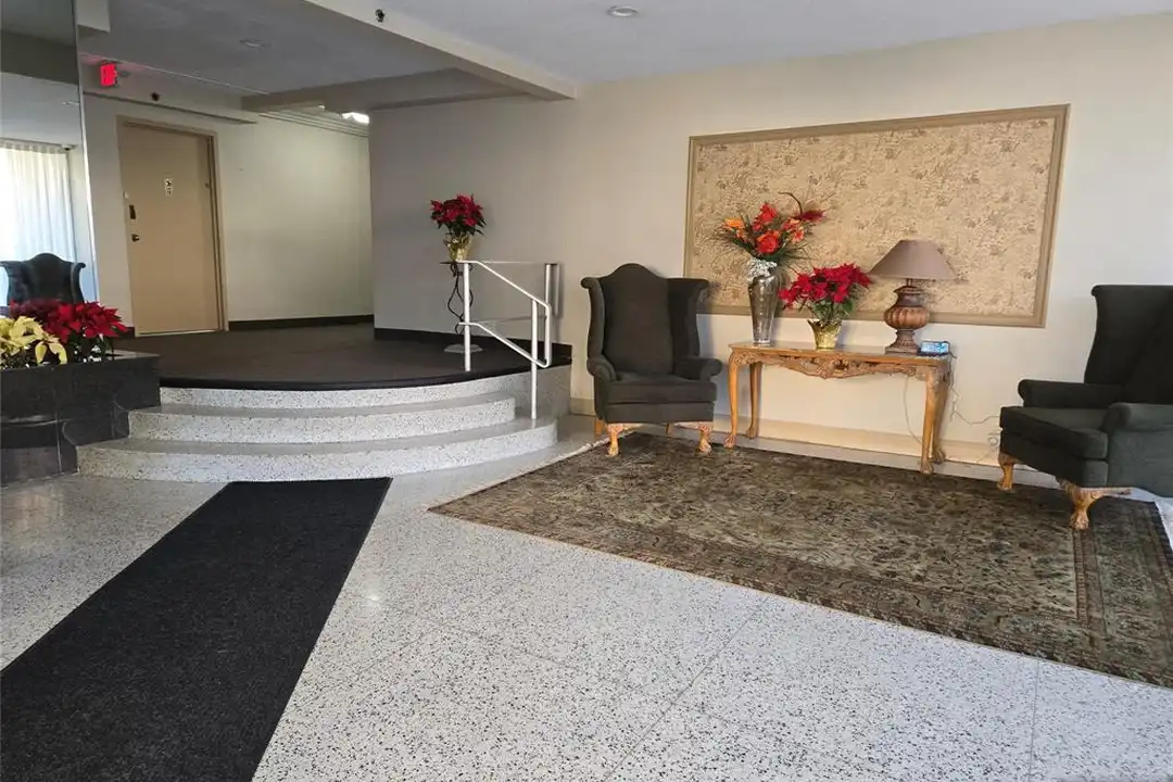 2348 Linwood Ave unit 3L - View 2