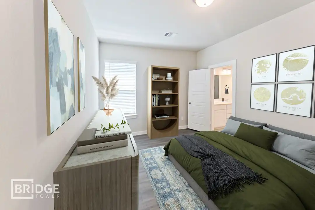 312 Huisache St - More