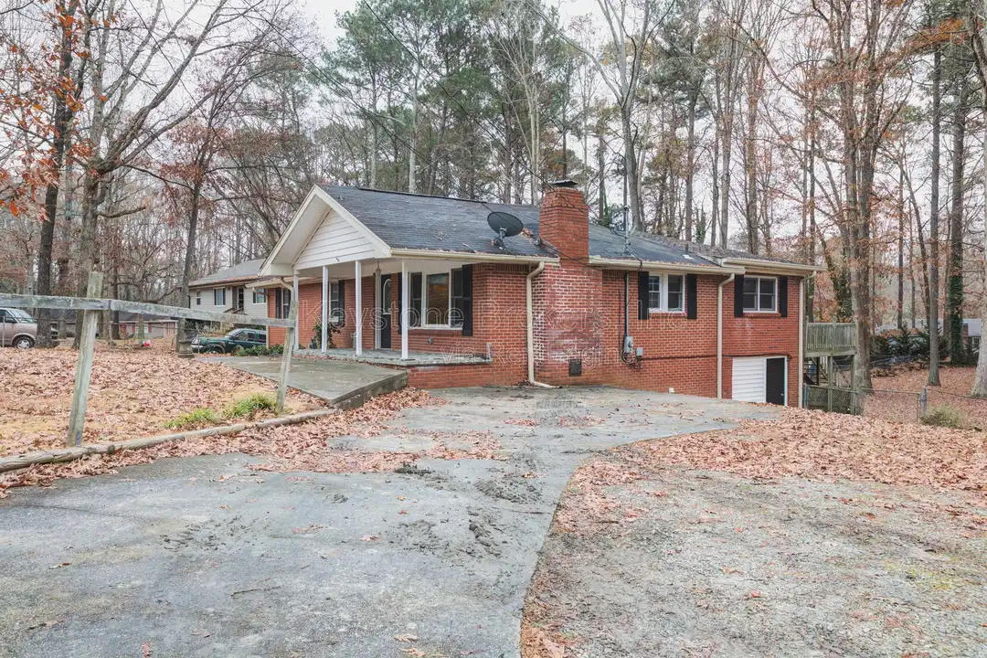 2213 Davis Rd SW - View 2