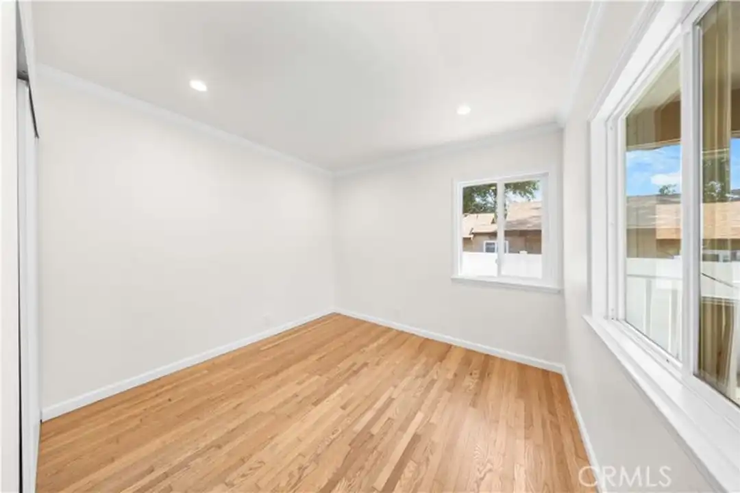 2074 Summit Ave - View 4