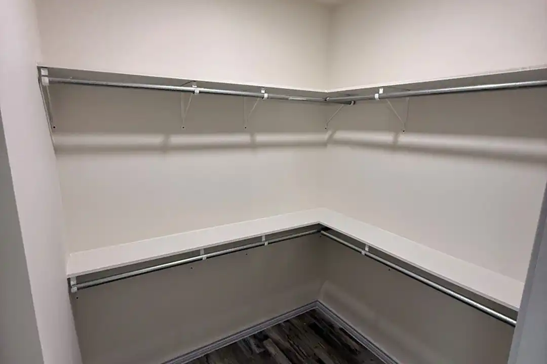 475 Jefferson St - More