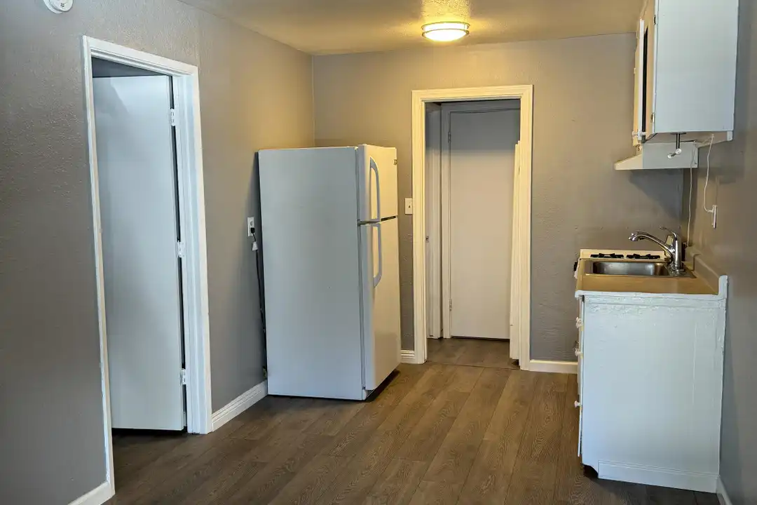 1032 Glenwood Way unit 4 - View 3