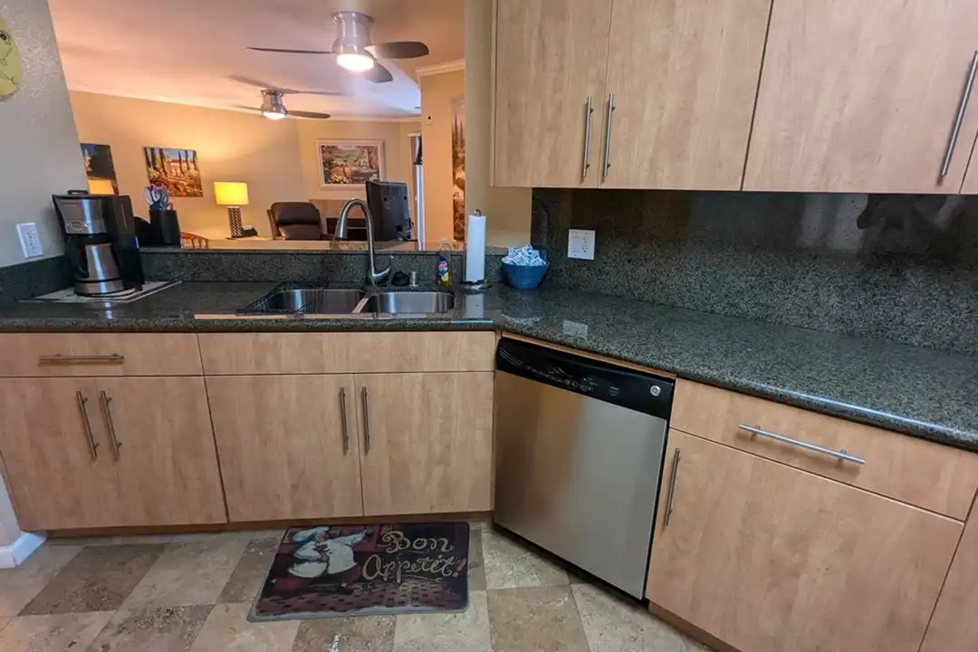 7415 Charmant Dr – pohled 6