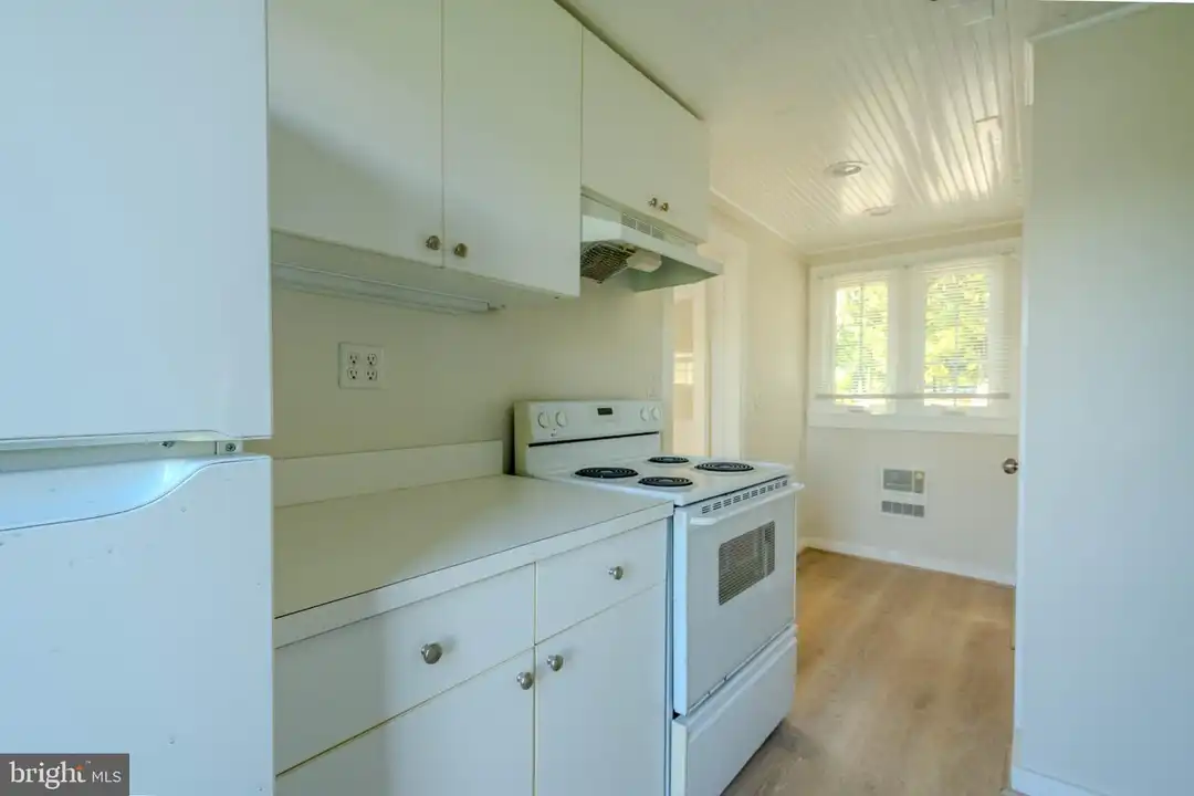 Apartment in Deale - View 5