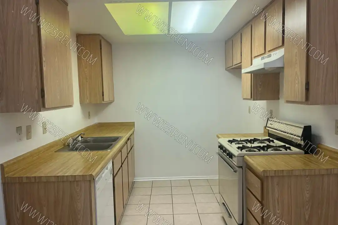 1628 Cactus Dr unit #B - View 6