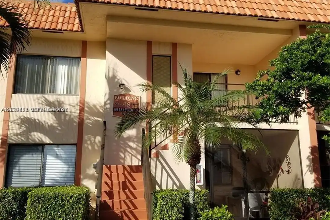 369 Lakeview Dr unit 204 - View 3