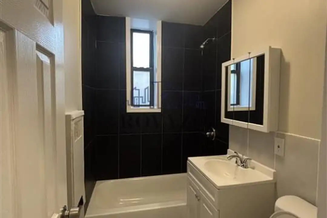 25 Van Velsor Pl unit 1L - View 2