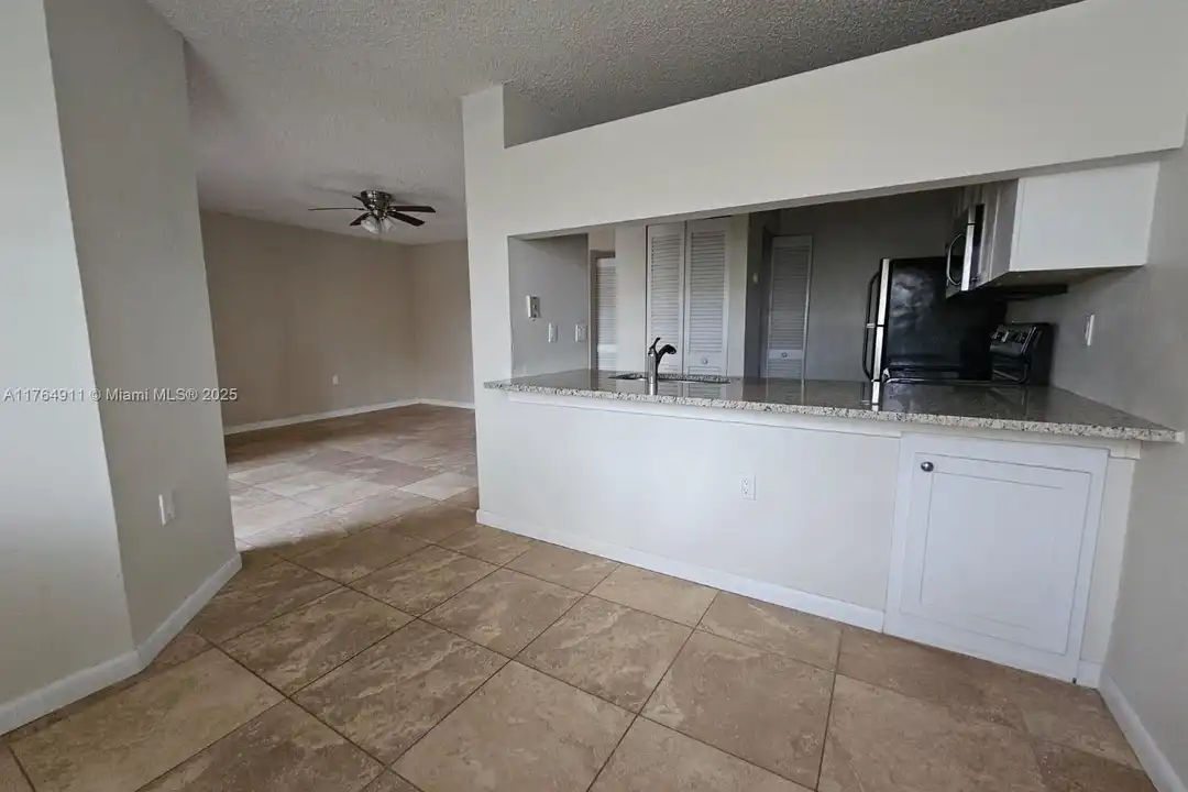 22203 Glenmoor Dr unit 22203 - View 4