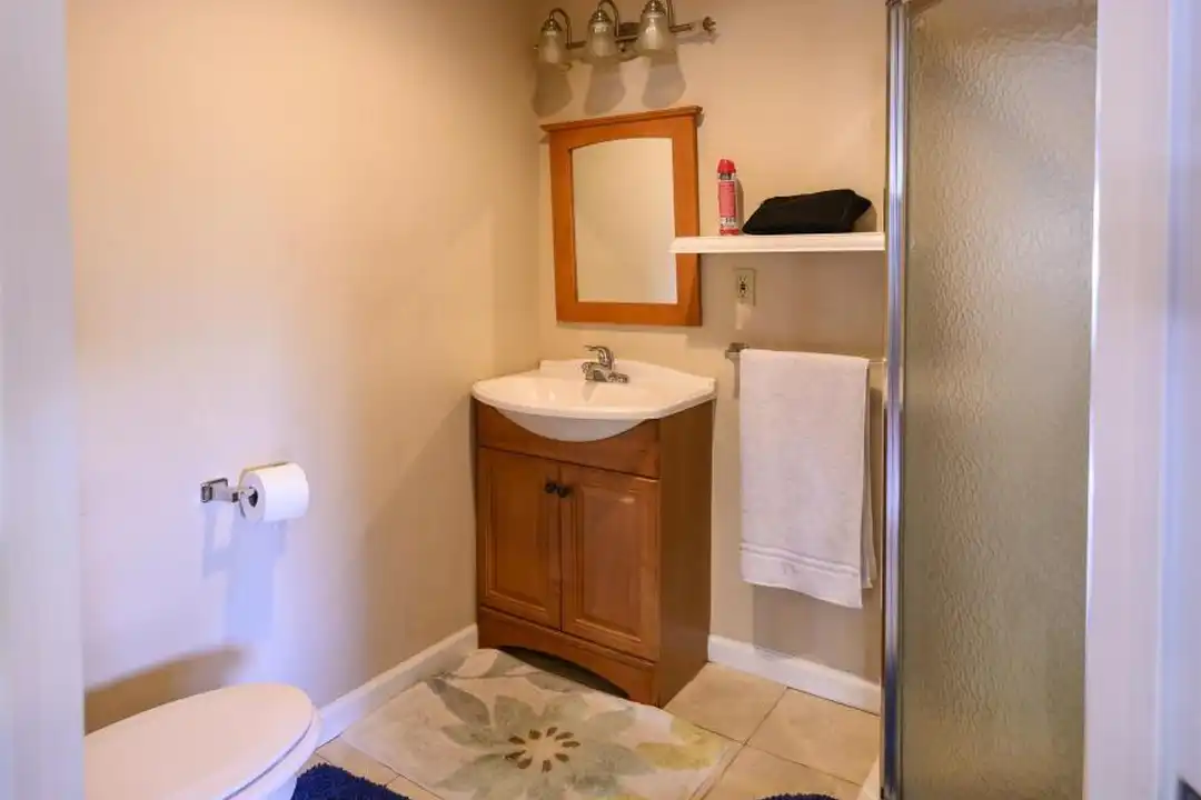 Apartment in Newark - More