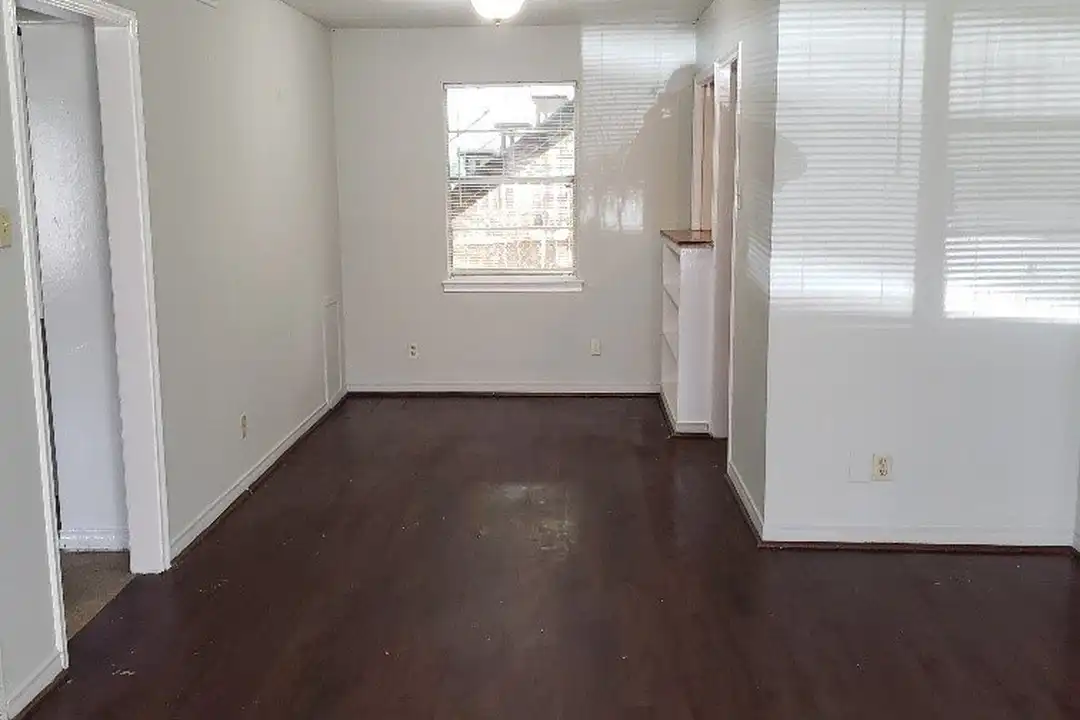 400 Oak Dr #2A – photo 1 of 10
