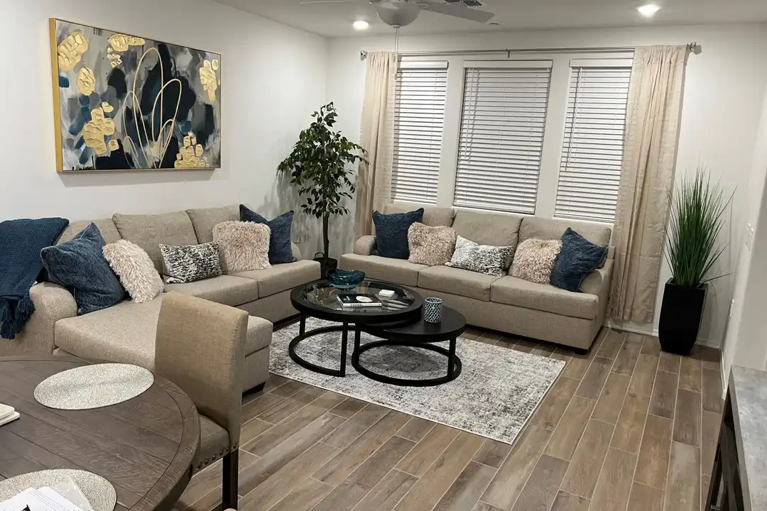 Apartment in Gilbert - More