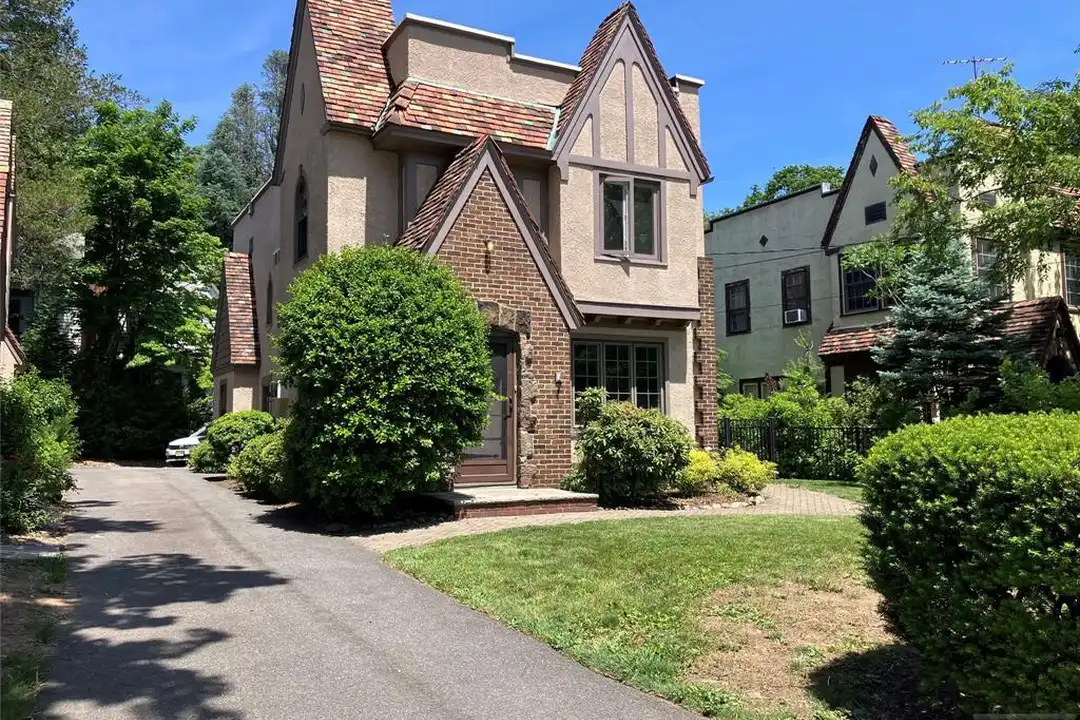 162 Washington Pl - View 4