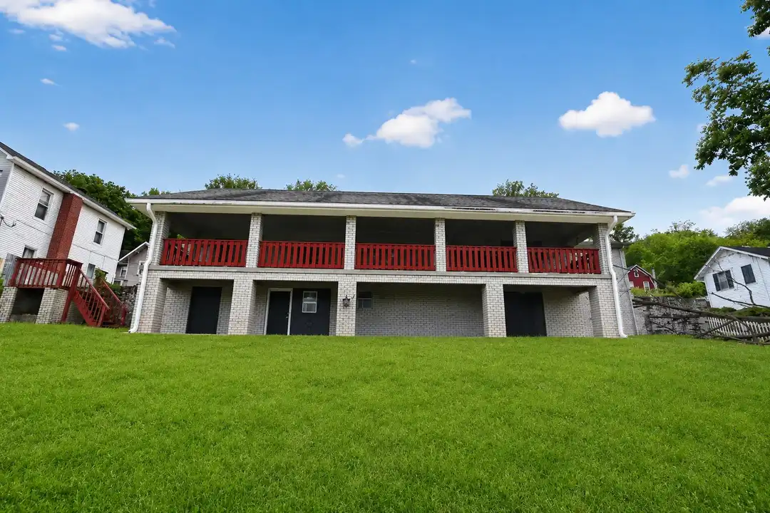410 5th St unit Downstairs – photo 1 of 13