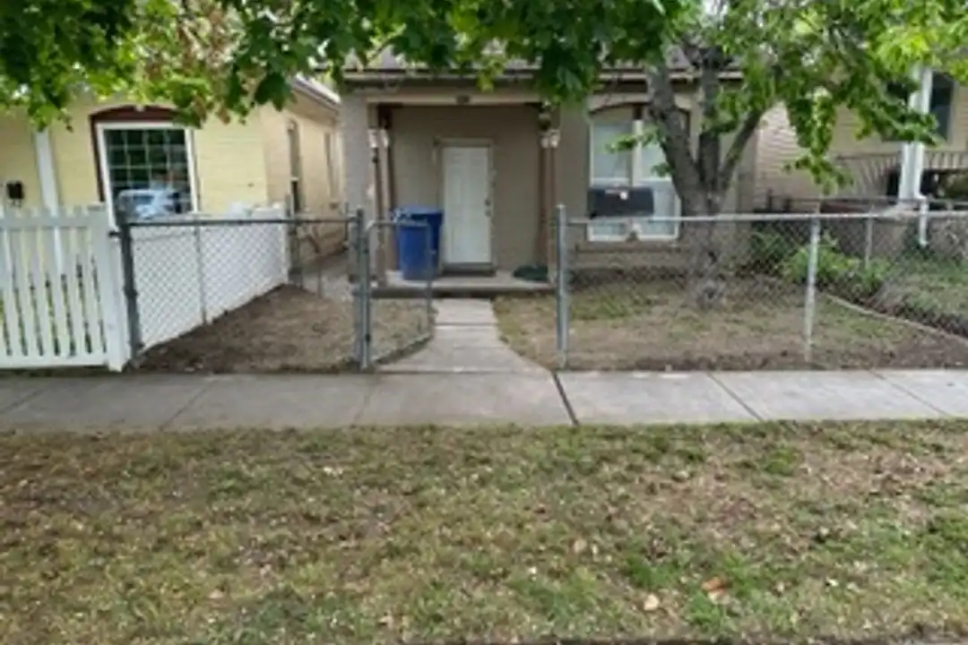 862 Blair St - More
