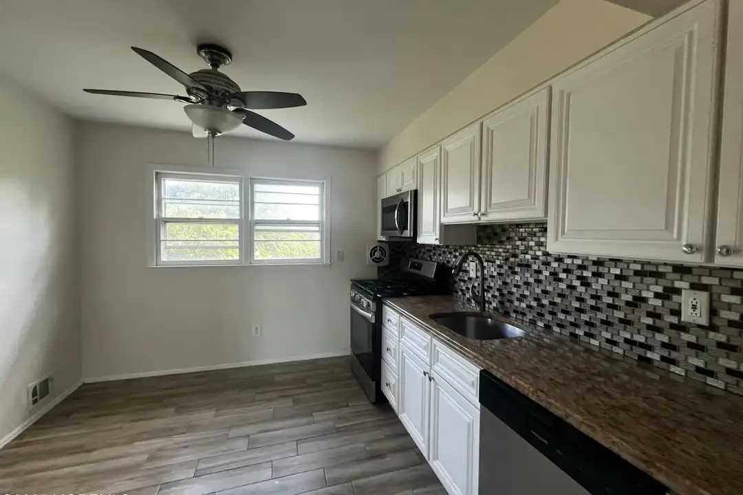 316 Spring St unit UPPER - View 3