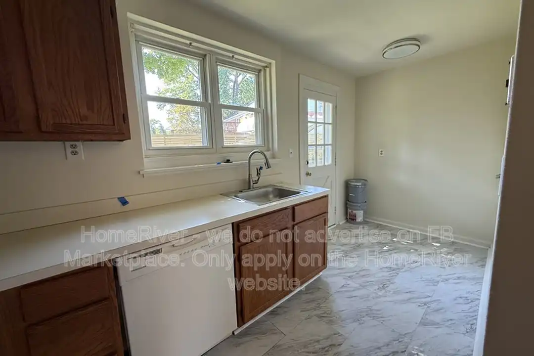 3400 Radnor Pl - View 5