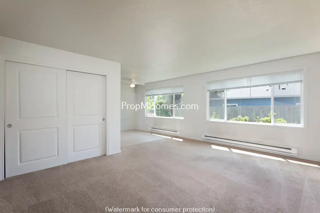 Apartment in Portland, Glenfair - View 2