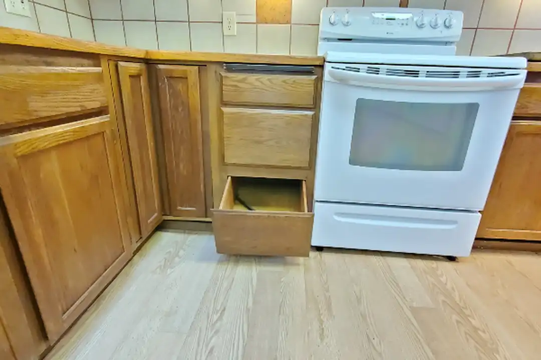 535 N Broadway St – photo 1 of 3