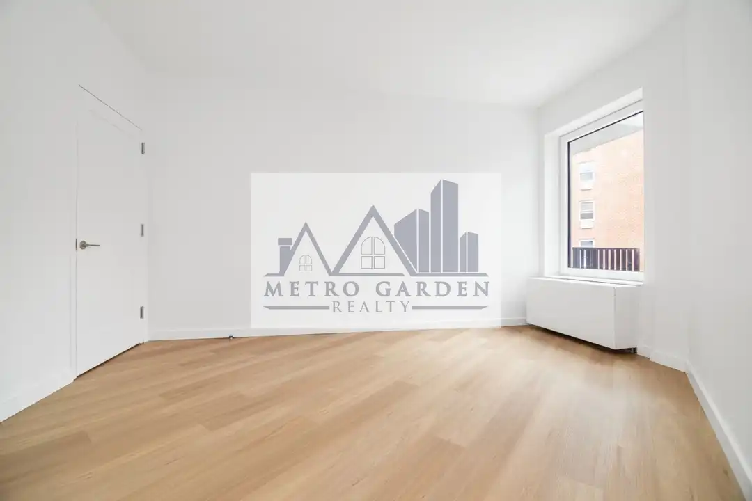 Apartment in New York, Pomonok, Queens - View 5