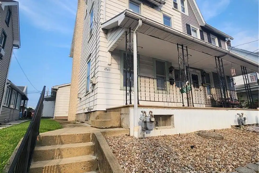 1843 Washington Ave – photo 1 of 10