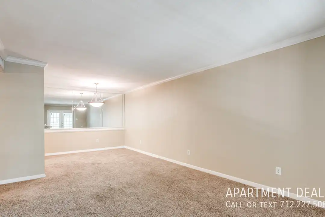 857 Threadneedle St - More