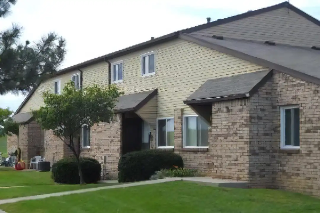 655 S Poe Rd unit 102 – photo 1 of 6