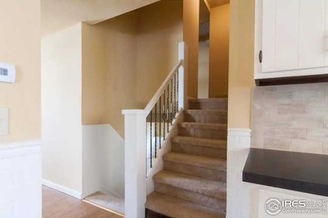 966 E 8th Ave - More