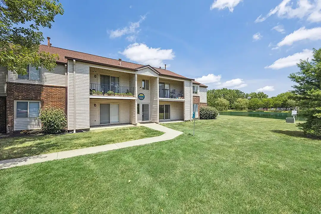 Northlake Village Apartments – photo 1