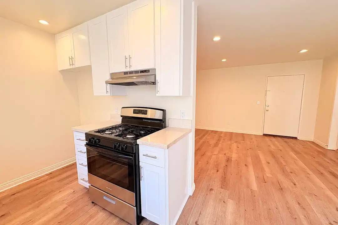1049 Winchester Ave - View 4