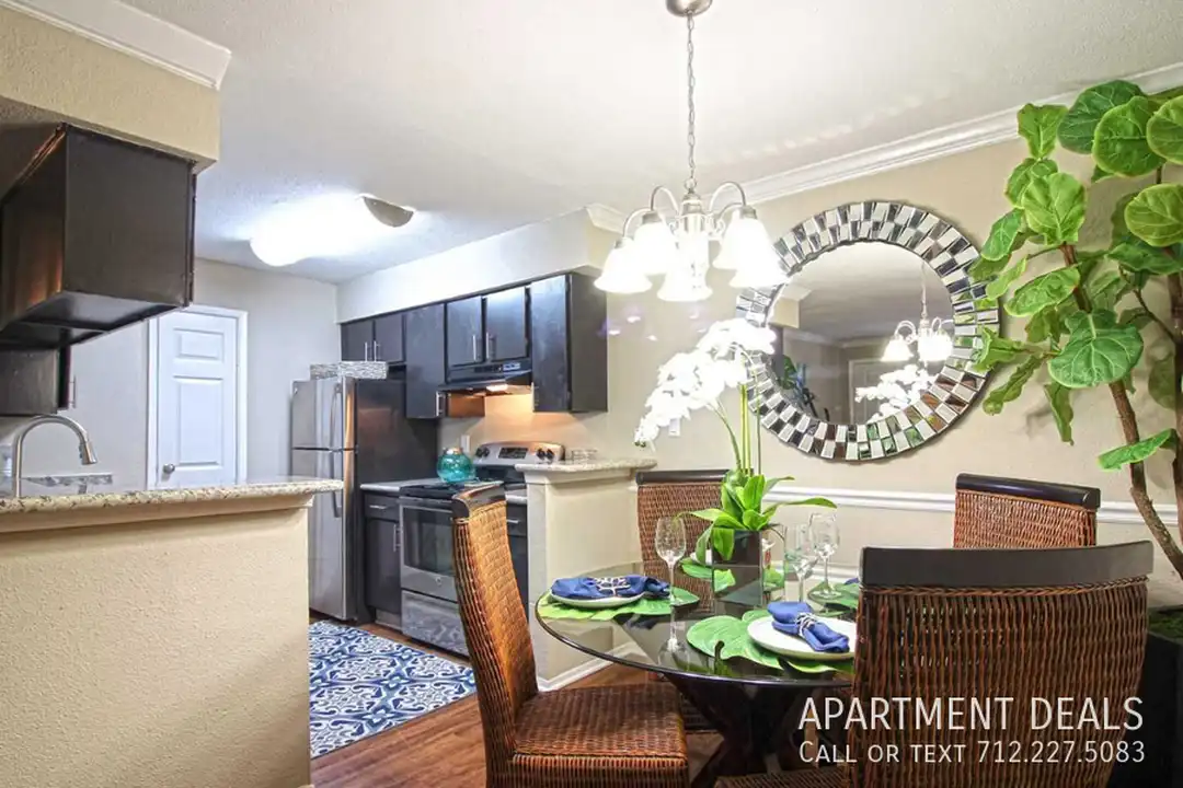 1907 Lakeside Dr - View 4