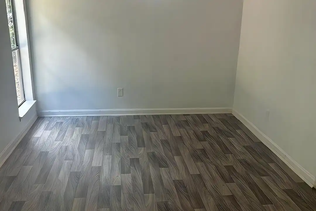 House in Auburn - View 3