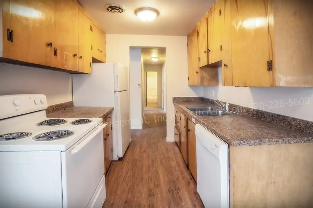 1500 12th Ave - More