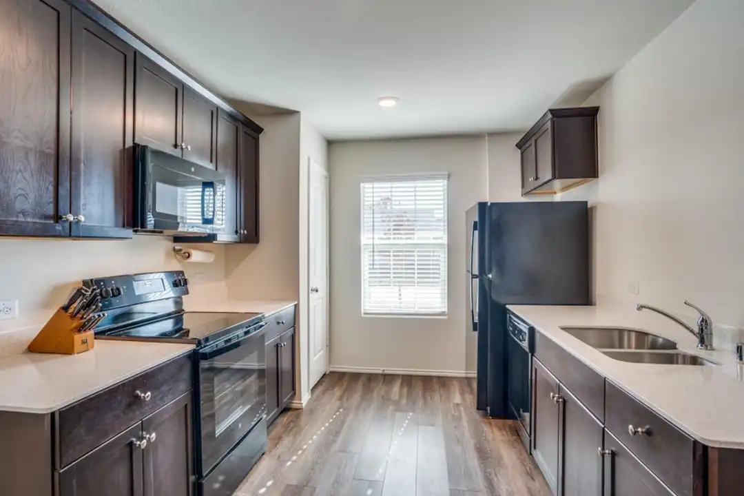 718 Trestle Dr - View 3