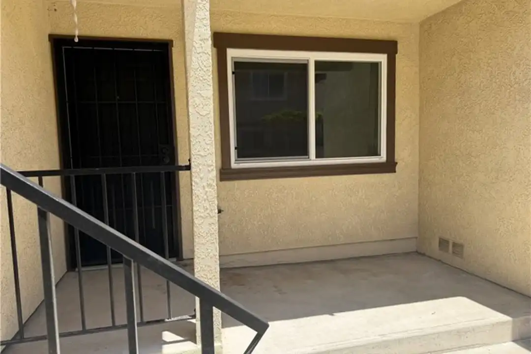8521 Belmont St unit B - View 2