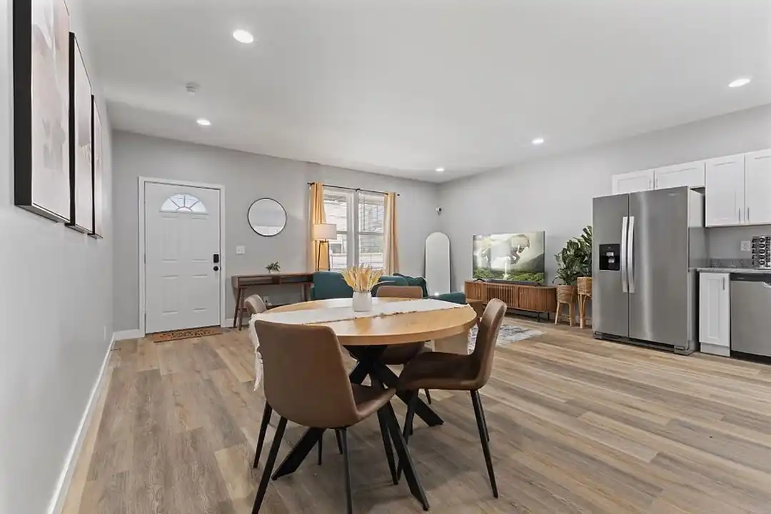 2106 N Talbott St - View 3