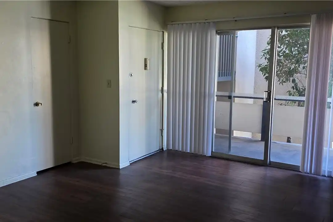 2300 Mountain Ave N unit 03 – photo 1